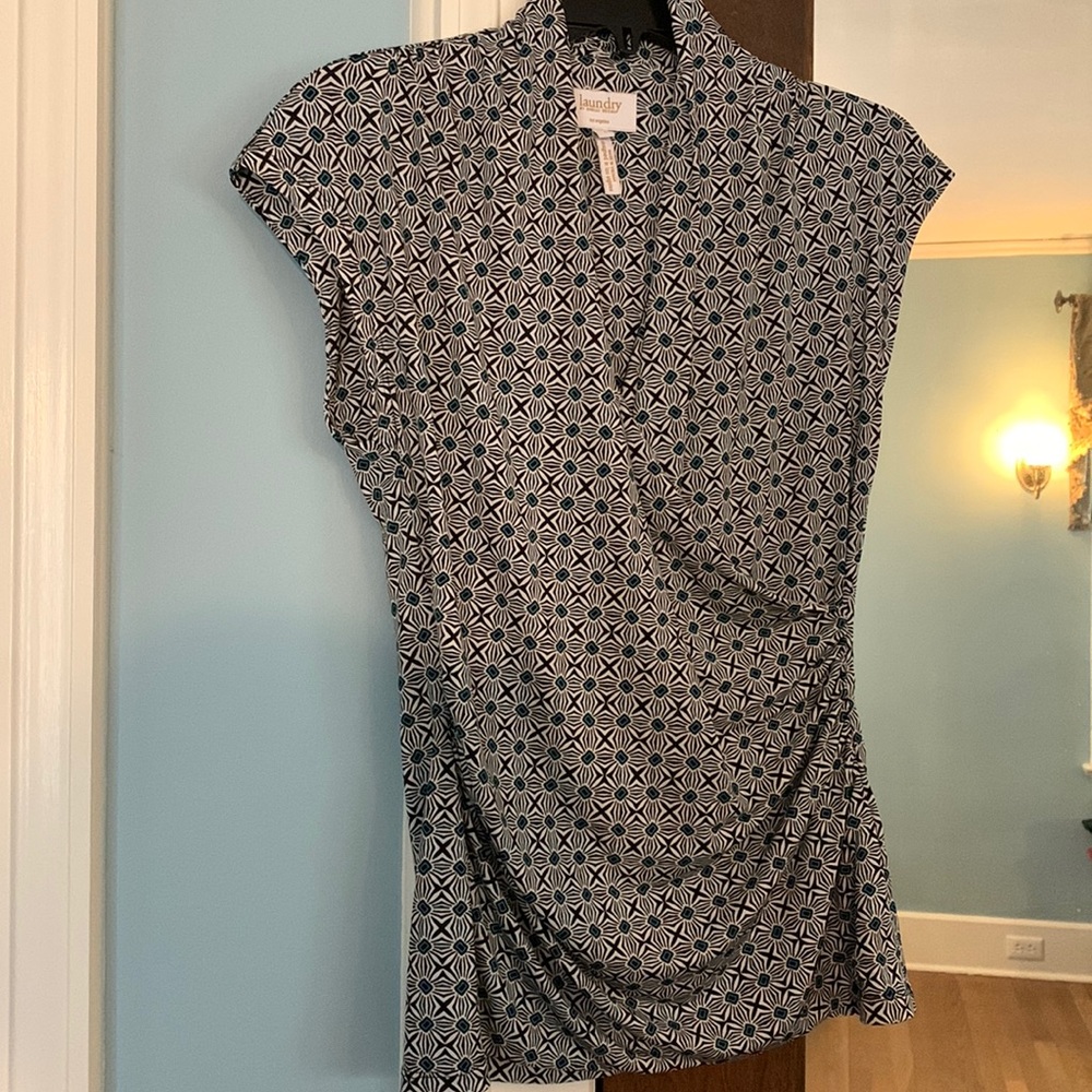 Women’ wrap top